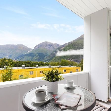 Trolltunga Hostel Тисседал Экстерьер фото